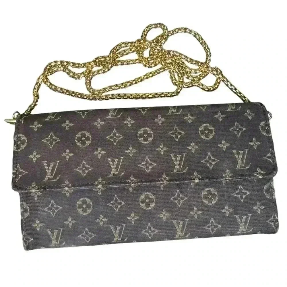 Louis Vuitton Portedeuille Sarah bifold long wallet monogram brown color.
